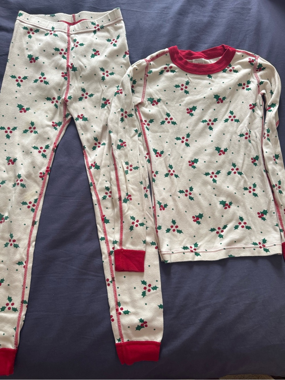 Hanna Andersson White Holiday Holly Pajama Set with Red & Green Accents